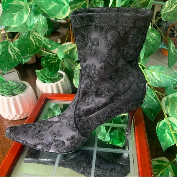 Donald Pliner Couture Embroidered M095 Boots 8 - Picture 10 of 16